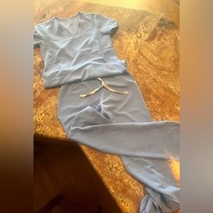 Ceil Blue Figs Scrub Set-barely worn.